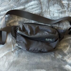 Lululemon clean lines belt bag